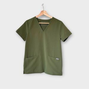 Figs Three-Pocket Casma Scrub Top in Dark Olive, size XS